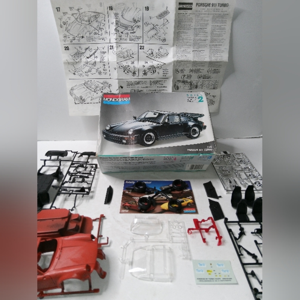 1992 Monogram Porsche 911 Turbo 1:24 Model Kit #2956 Vintage Complete Set